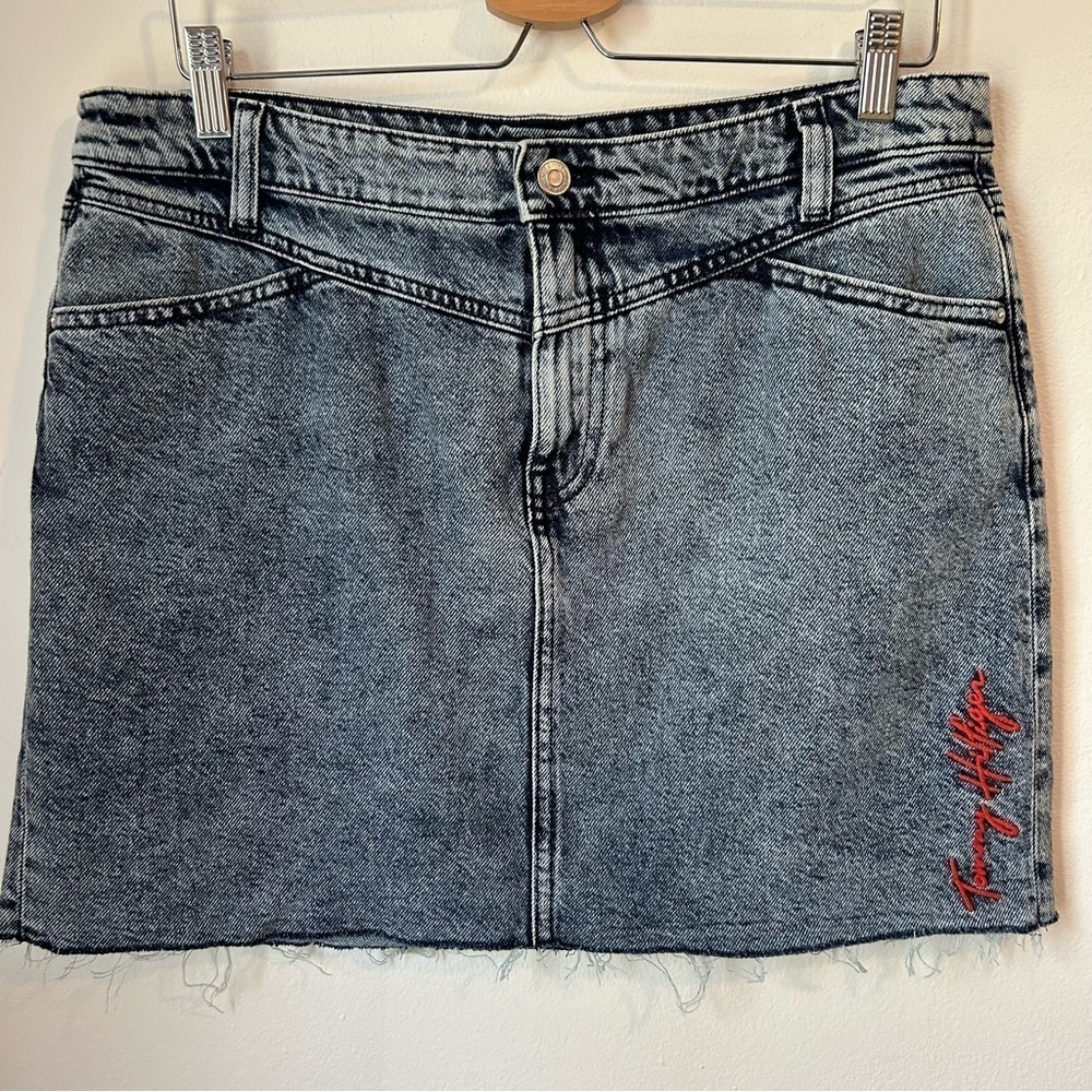 Tommy Hilfiger Denim Acid Wash Embroidered Logo Denim Mini Skirt Size‎ 10